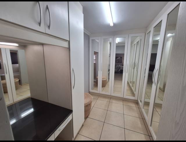 4 BEDROOM TOWNHOUSE FOR SALE IN VANDERBIJLPARK SW 5